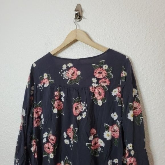 Torrid Floral Print Challis Cross Front Blouse - Picture 5 of 8